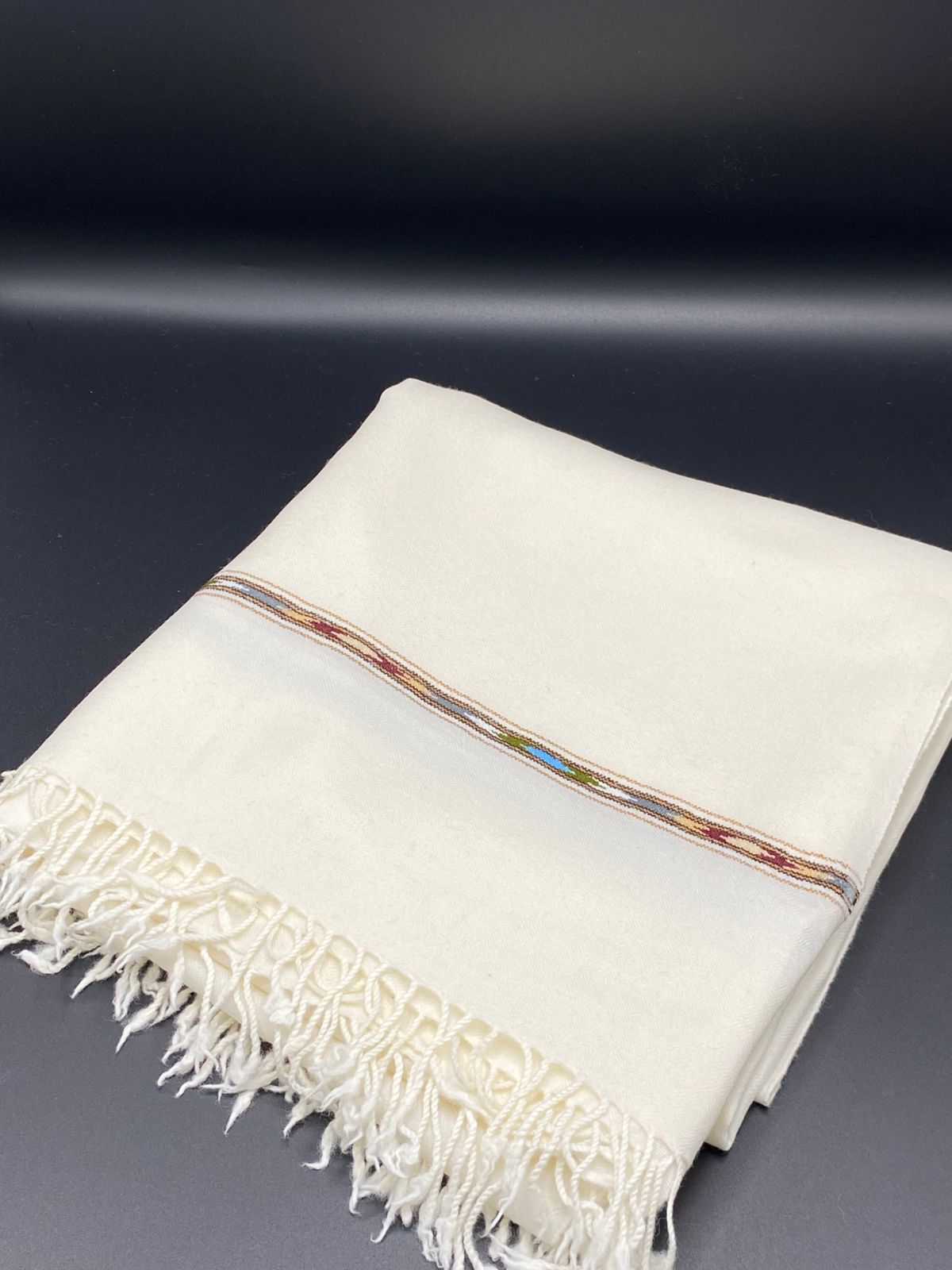 72 premium quality shawl white color pure hand made 100% woolen shawl